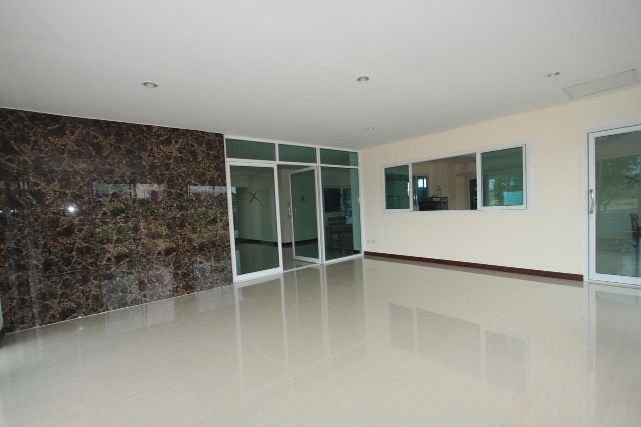 Chantorn Residence Si Racha Buitenkant foto